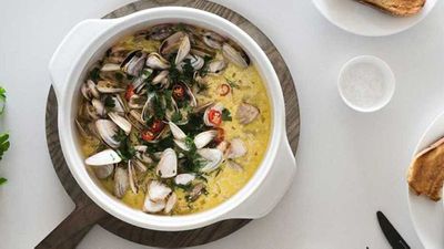 Recipe:&nbsp;<a href="http://kitchen.nine.com.au/2017/08/03/11/47/drunken-garlic-clams" target="_top">Drunken garlic clams</a>