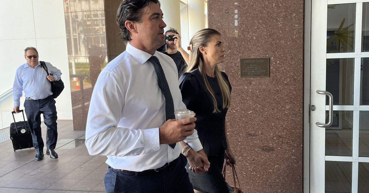 Pilot says Matt Wright wanted flight hours manipulated, court told