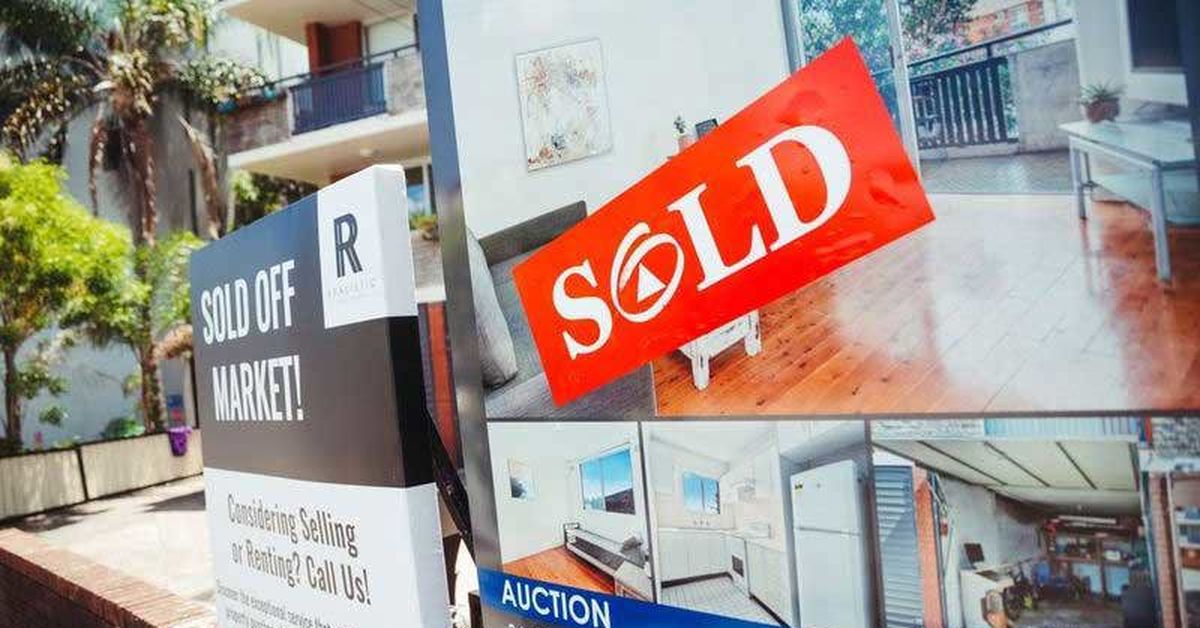Australian house market teetering on verge of  downturn, report finds