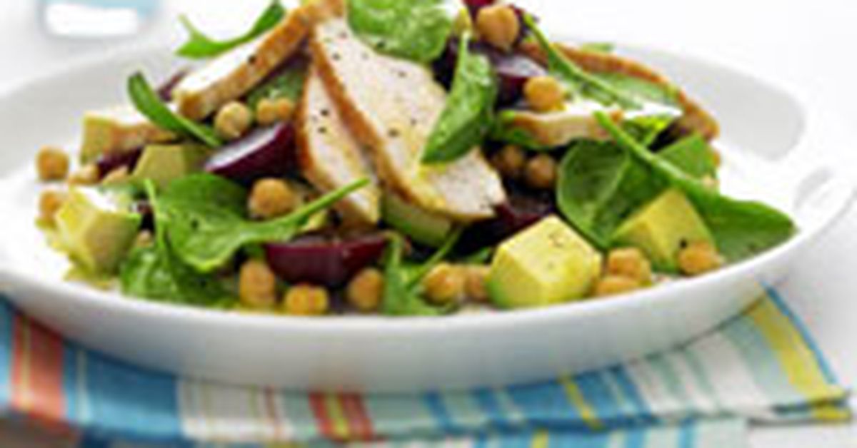Chicken, baby spinach and beetroot salad - 9Kitchen