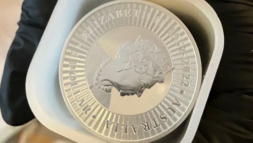 Oro e argento sono stati trovati dopo perquisizioni in diverse attività commerciali e proprietà.