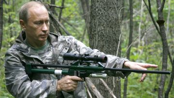 Russian President Vladimir Putin with a tranquilliser gun in the country's far east. (AAP) 