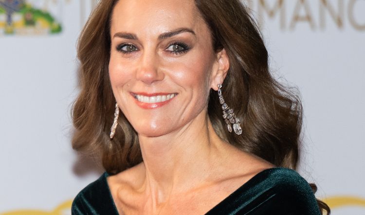 Kate Middleton Princess of Wales dazzles in diamonds and a festive-green  dress at the Royal Variety Performance 2025 with Prince William - 9Honey