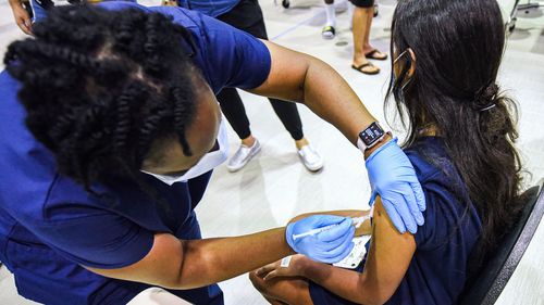 Jusqu'à présent, 198 millions d'Américains ont reçu au moins une dose d'un vaccin.  (Photo de Paul Hennessy/SOPA Images/LightRocket via Getty Images)