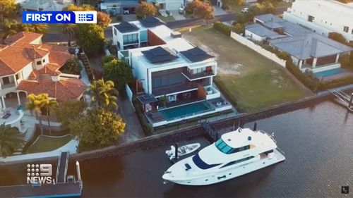 Gold Coast man makes a fortune collecting shopping trolleys