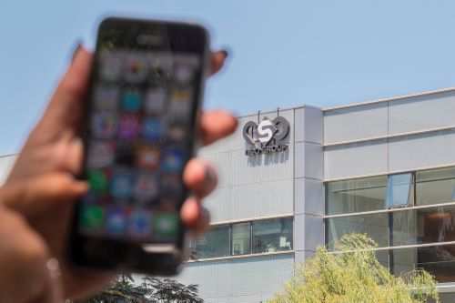 Apple iPhone owners, earlier in the week, were urged to install a quickly released security update after a sophisticated attack on an Emirati dissident exposed vulnerabilities targeted by cyber arms dealers. 