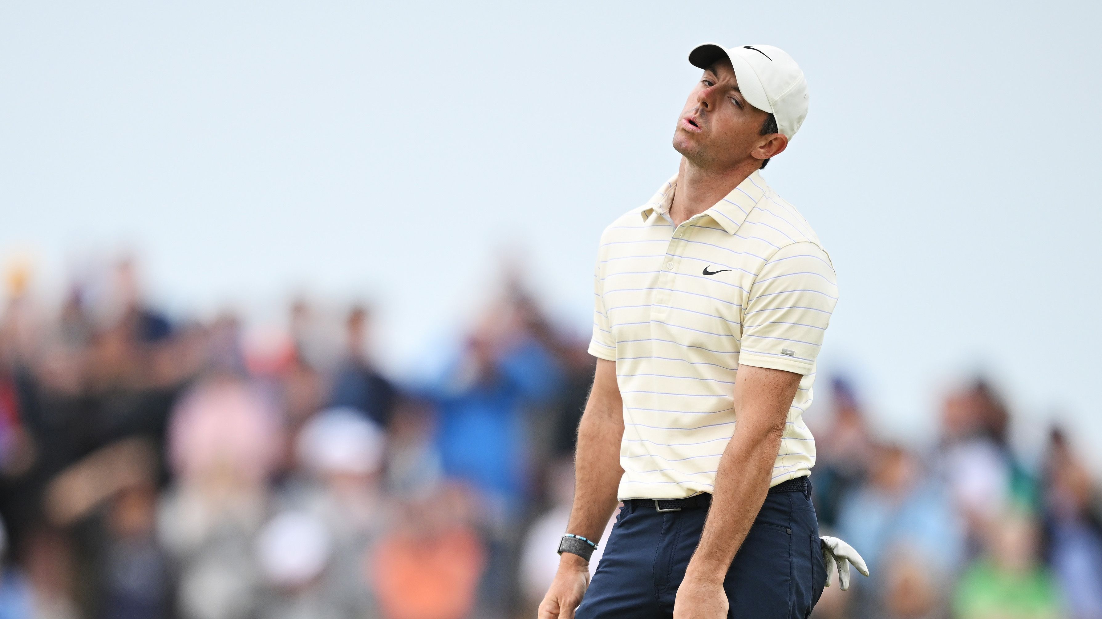 Rory McIlroy regrets cold putter as wait continues for fifth major