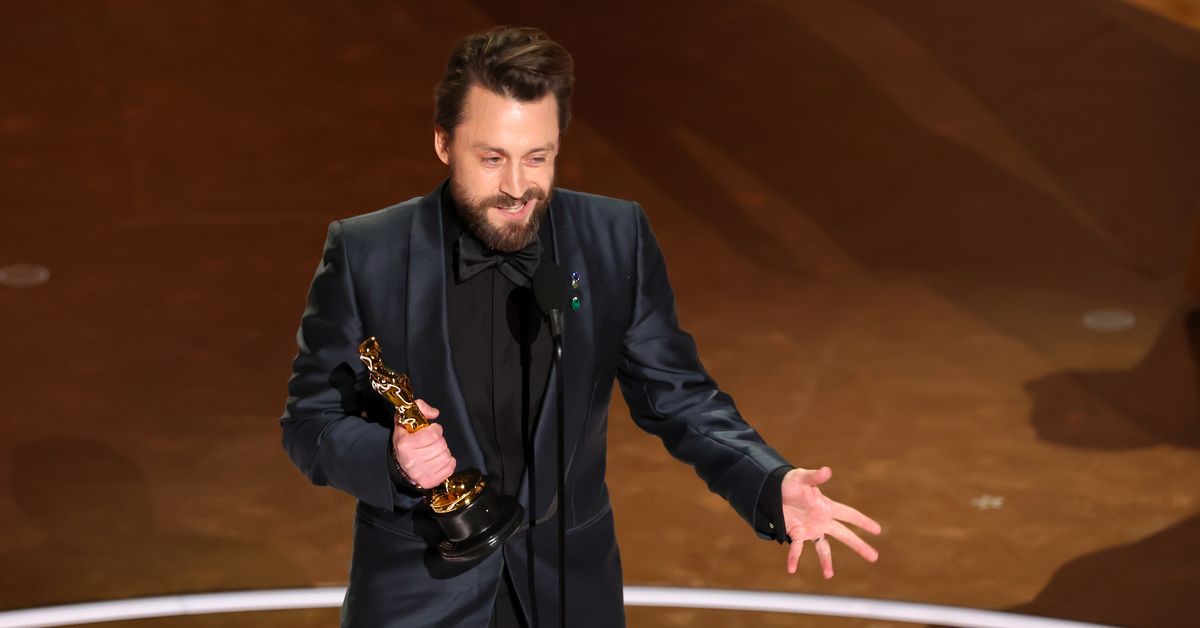 Oscar winner's wild on-stage request for wife in the audience