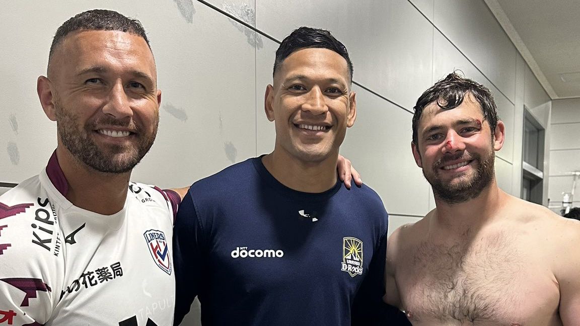 Quade Cooper (left) with Israel Folau and Liam Gill (right).