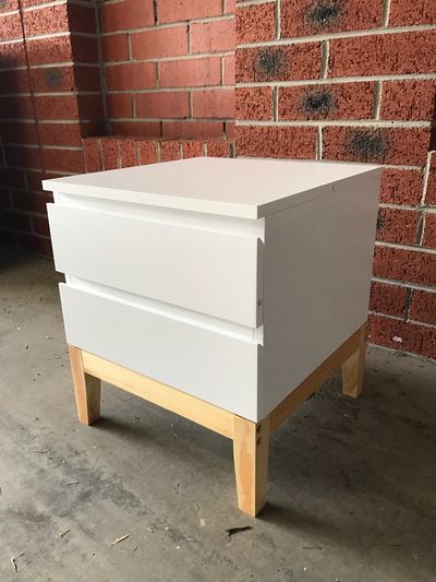 <strong>Bedside Table Makeover with the&nbsp;&nbsp;<a href="https://www.aldi.com.au/en/special-buys/special-buys-sat-29-april/saturday-detail-wk17/ps/p/bedside-table-white/" target="_blank" draggable="false">SOHL bedside table in white ($49.99)</a></strong>