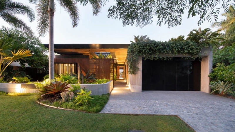 Roof of Gold Coast home appears to be floating with its clever design