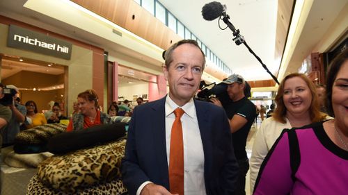 Bill Shorten on a street walk at Stockland Green Hills shopping centre in Maitland in the Hunter Valley. (AAP)