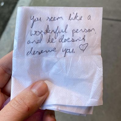 heartwarming napkin note from stranger