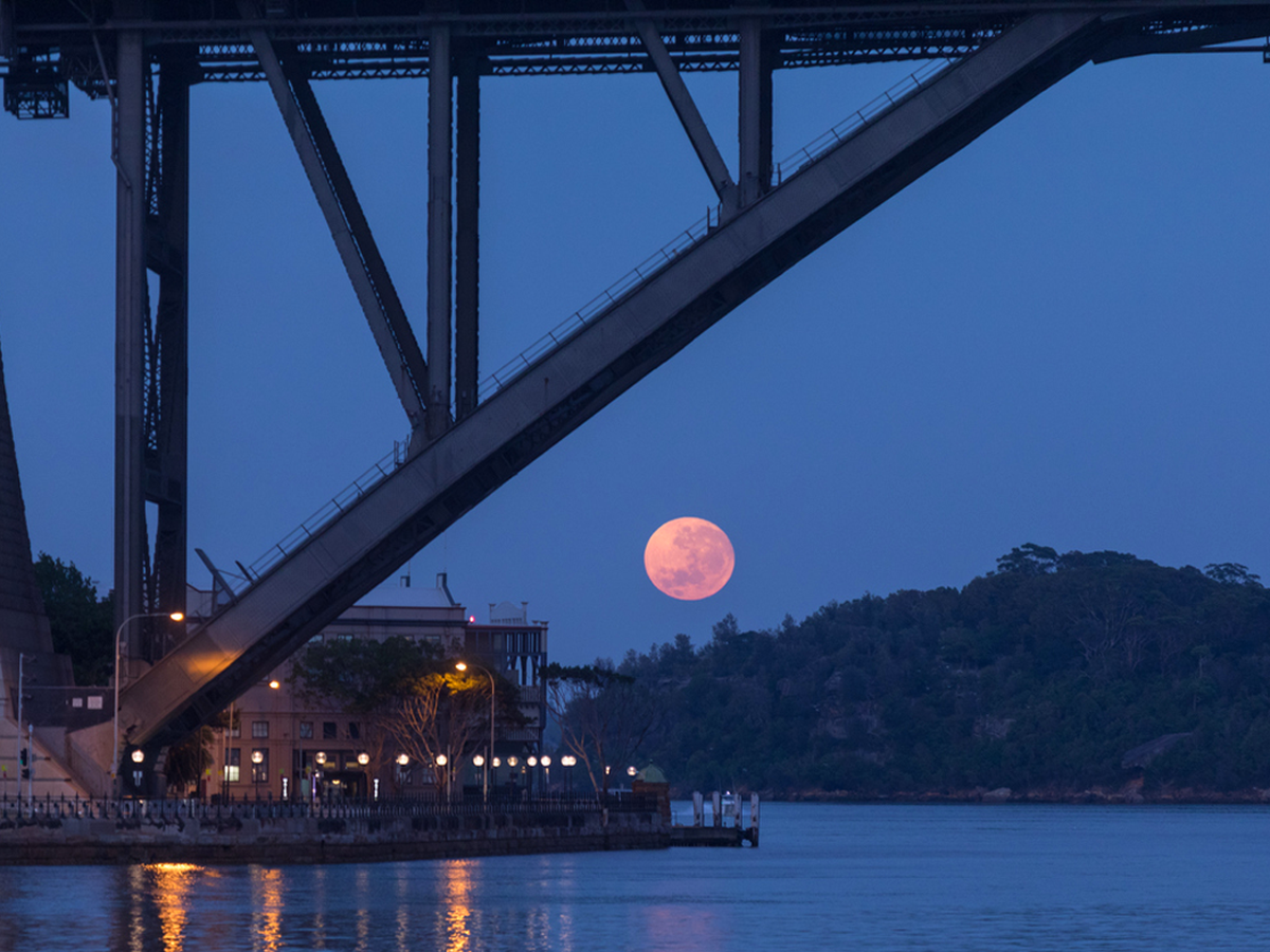 April Super Moon 21 How To See The Pink Moon In Australia Best Time For Viewing Guide 9travel