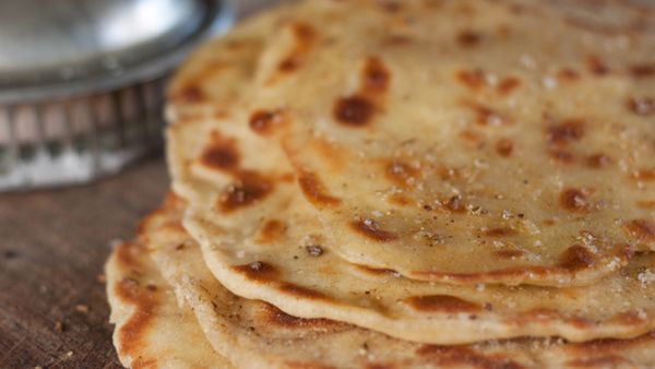 Turkish yoghurt flat bread (bazlama)