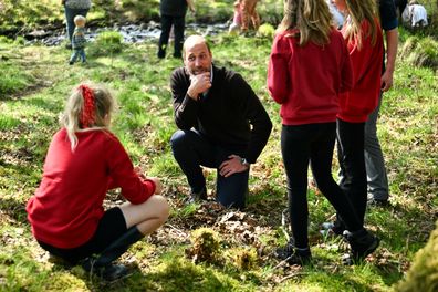 ARDURA, SCOTLAND - APRIL 30: Prince William, Prince of Wales (C) speaks with pupils from Lochdonhead primary school during a visit at the Ardura Community Forest on April 30, 2025 in Ardura, Isle of Mull, Scotland. The Prince and Princess of Wales are on a two-day visit to the Isles of Mull and Iona on the 29th and 30th of April to engage with rural island communities. 