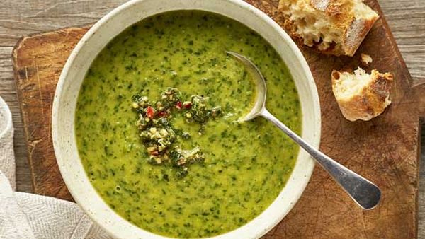 Spinach and zucchini soup with a mint pinenut pesto