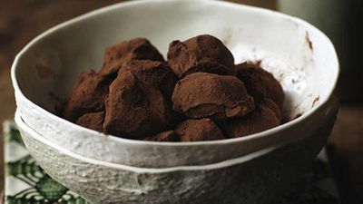 <a href="http://kitchen.nine.com.au/2016/05/19/19/17/chocolate-truffles" target="_top">Chocolate truffles</a>