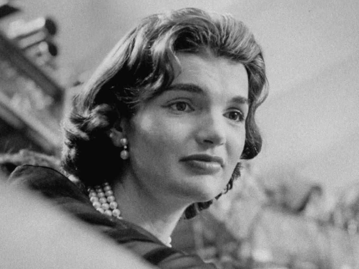 The true story behind Jackie Kennedy's nude photos printed in Hustler  magazine - 9Honey