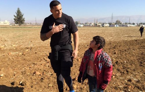 Sonny Bill Williams meeting children at a Syrian refugee camp in Lebanon. (Twitter / @sonnybwilliams)