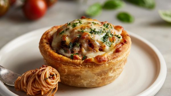 Aussie bakery launches Spaghetti meat pie