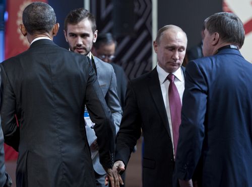 'Cold' Obama-Putin handshake makes tongues wag at APEC