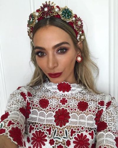 <p>Fashion blogger Nadia Bartel - gorgeous in red and white with the sweetest of head pieces to match.</p>
<p>Bartel, wearing Thurley</p>