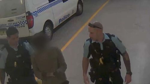 Michael Angok foi preso em Seven Hills em S.