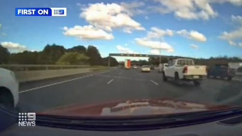 Un hoon en série présumé a été arrêté après avoir prétendument atteint des vitesses de plus de 260 km / h sur une autoroute très fréquentée de Melbourne.