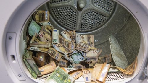 Euro banknotes damaged in the flood disaster were dried in a standard tumble dryer at the Bundesbank.