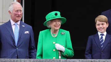 Queen returns to Buckingham Palace balcony