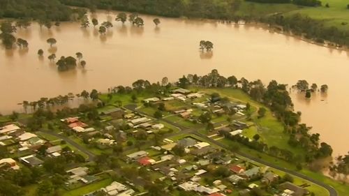 Thousands without power in Victoria after deluge as damage assessment begins