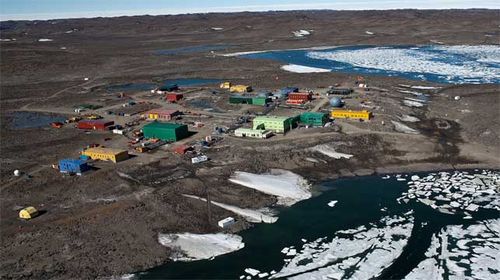 Pilot critical in Antarctic crevasse fall