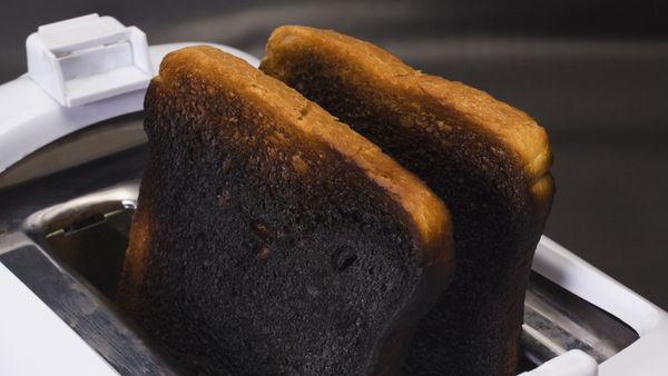 Love your toast hot, crispy and half burnt? You may be increasing your risk  of cancer - 9Coach