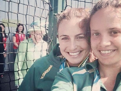 The Queen photobombs Australian hockey star's selfie at Commonwealth Games