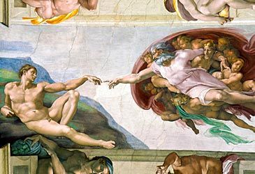 When did Michelangelo begin painting the Sistine Chapel ceiling?