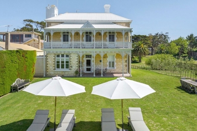 Former Victorian Premier's beach house listed in luxe holiday playground