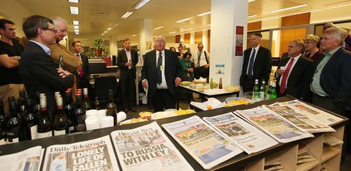 Laurie Oakes gives a speech at his farewell drinks at the Canberra Press Gallery.