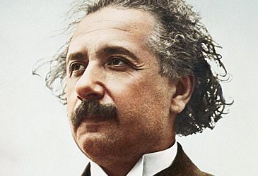 Albert Einstein immigrated to which nation as a refugee in 1933?