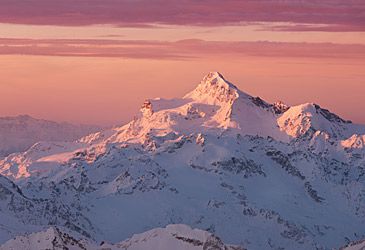 Which peak in the Caucasus is the tallest mountain in Europe?