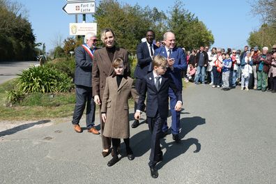 (L-R) Mayor Hervé Van Praag, Princess Charlene of Monaco, Prince Albert II of Monaco, Princess Gabriella of Monaco and Prince Jacques of Monaco 