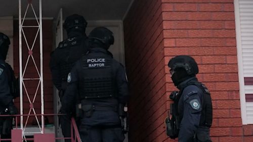 A polícia paralisou o Notorious Coconut Cartel de Sydney após uma série de batidas em Sydney.