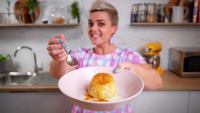 Jane de Graaff makes an old-school microwaved self-saucing golden syrup pudding