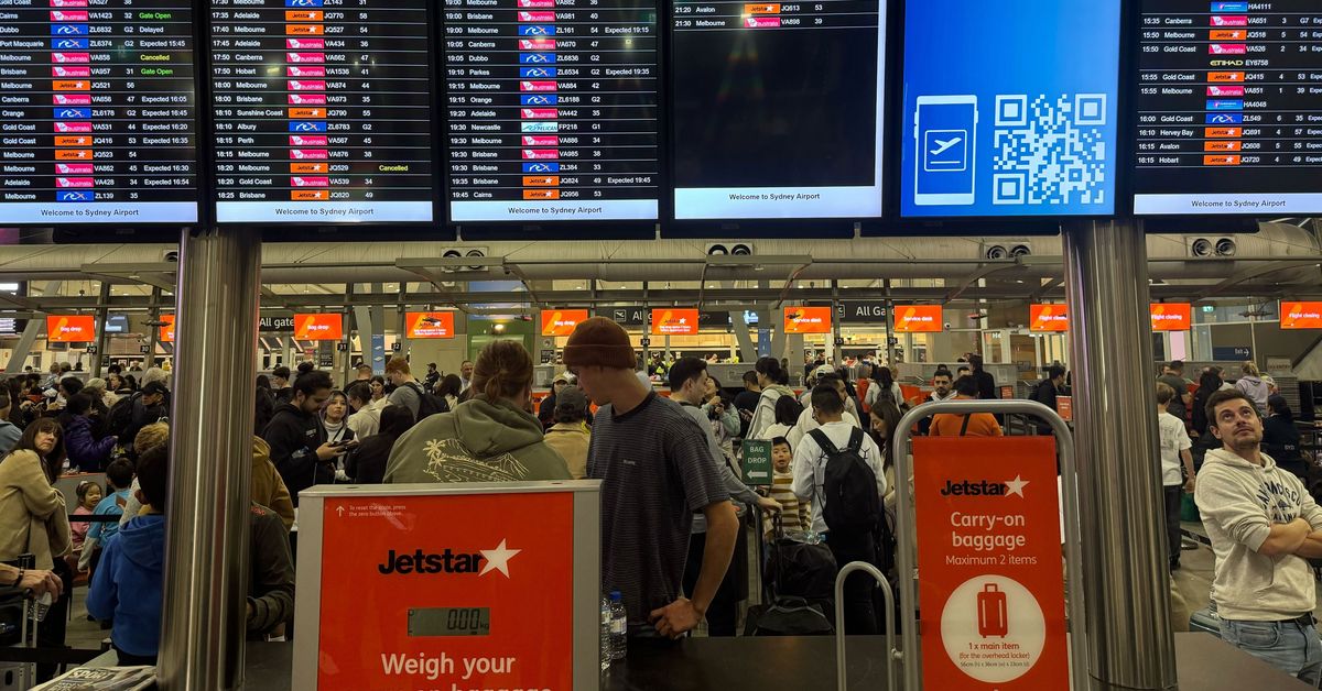 Aussie travellers stranded as global IT outage shuts down flights, airports