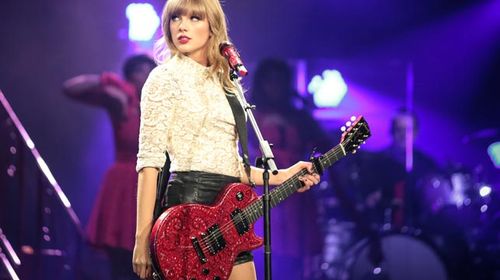 Swift performing live in 2013. (Getty)