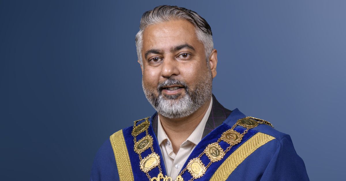 Mayor temporarily stands down after providing sex offender character reference