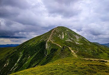 Ukraine's highest point, Hoverla, is part of which mountain range?