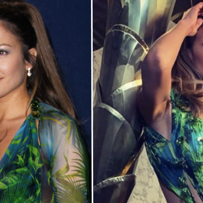 Jennifer Lopez closes out Versace show in famous green Grammys dress -  9Celebrity