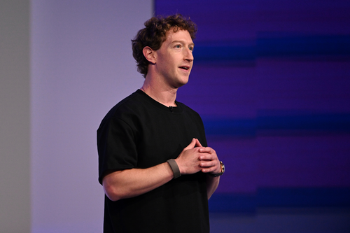 Il CEO di Meta Mark Zuckerberg parla durante la conferenza degli sviluppatori Connect dell'azienda mercoledì 17 settembre 2025 a Menlo Park, California (AP Photo/Nic Coury)
