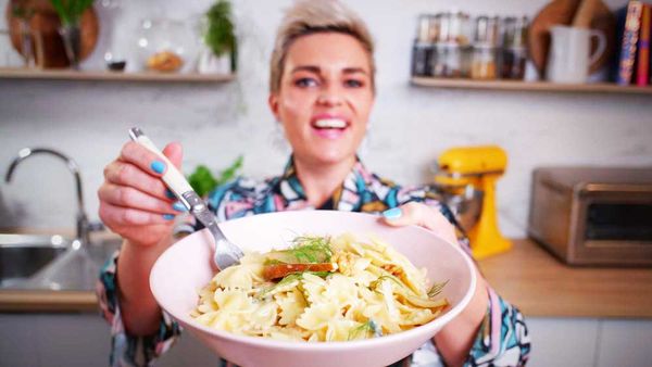 Jane de Graaff cooks easy ten minute blue cheese, fennel and pear pasta